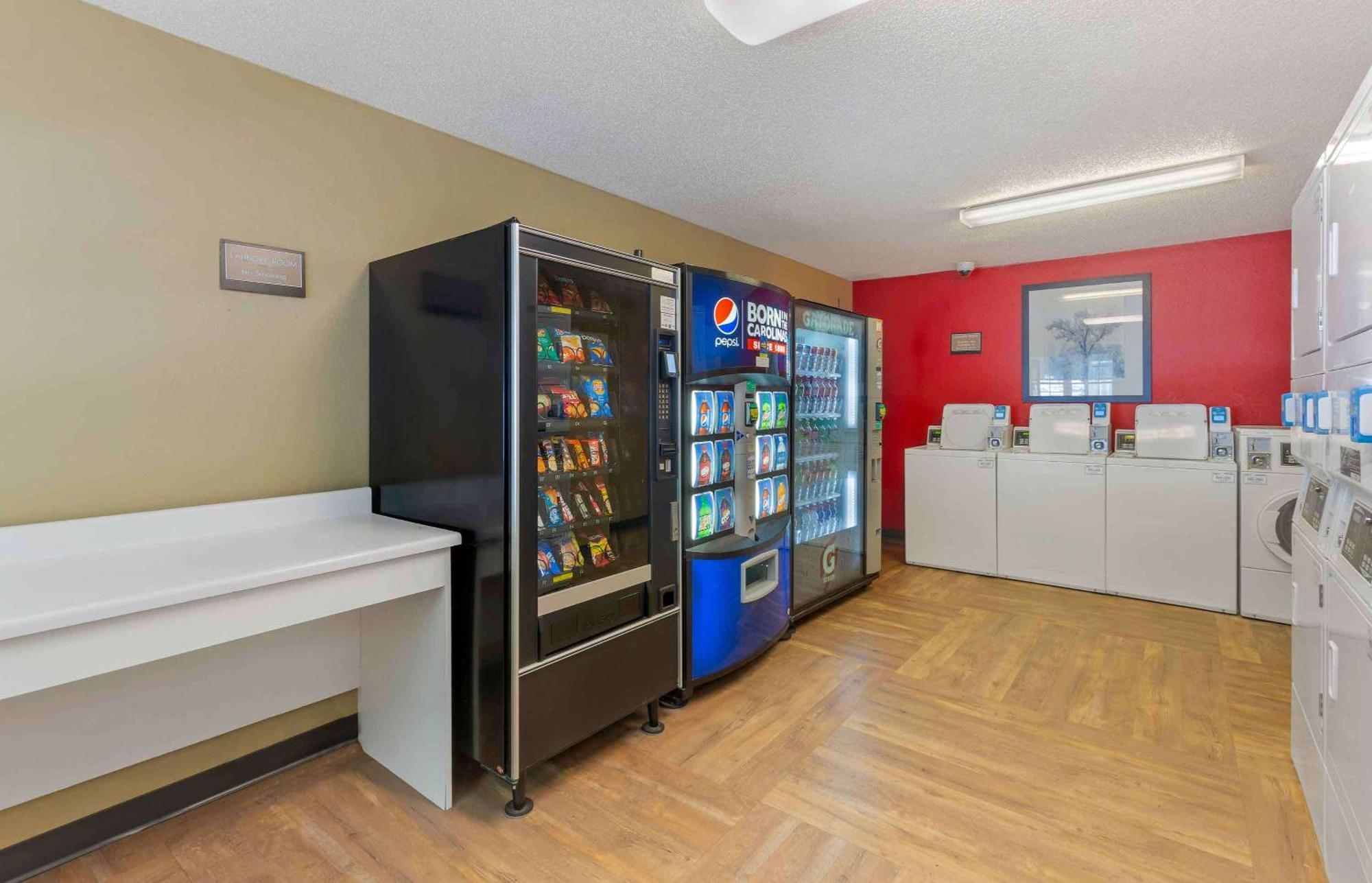 Extended Stay America Select Suites - Greensboro - Wendover Ave - Big Tree Way Kültér fotó