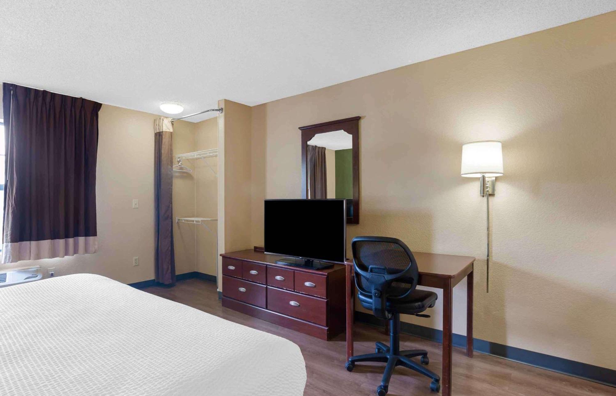 Extended Stay America Select Suites - Greensboro - Wendover Ave - Big Tree Way Kültér fotó