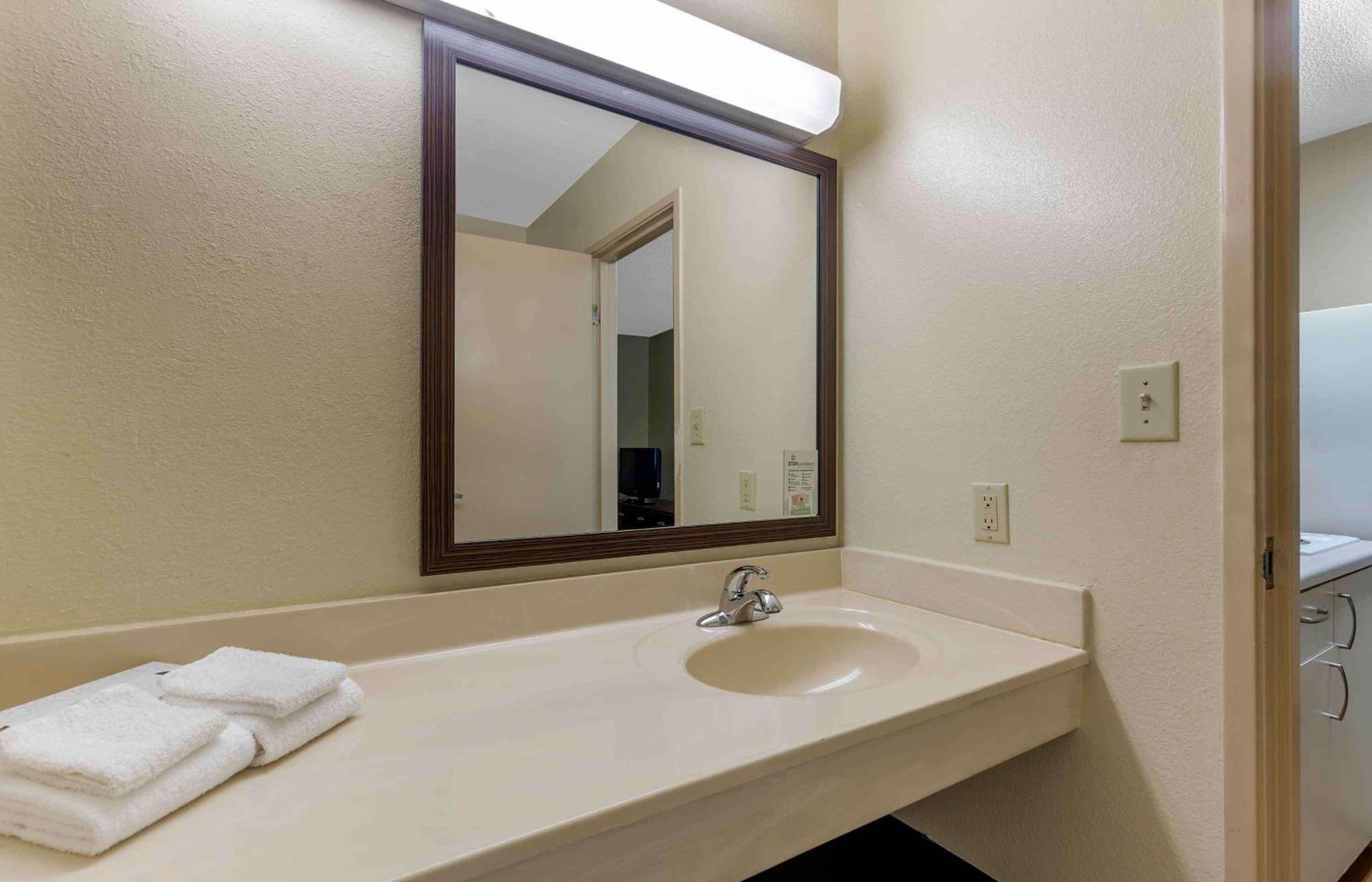 Extended Stay America Select Suites - Greensboro - Wendover Ave - Big Tree Way Kültér fotó