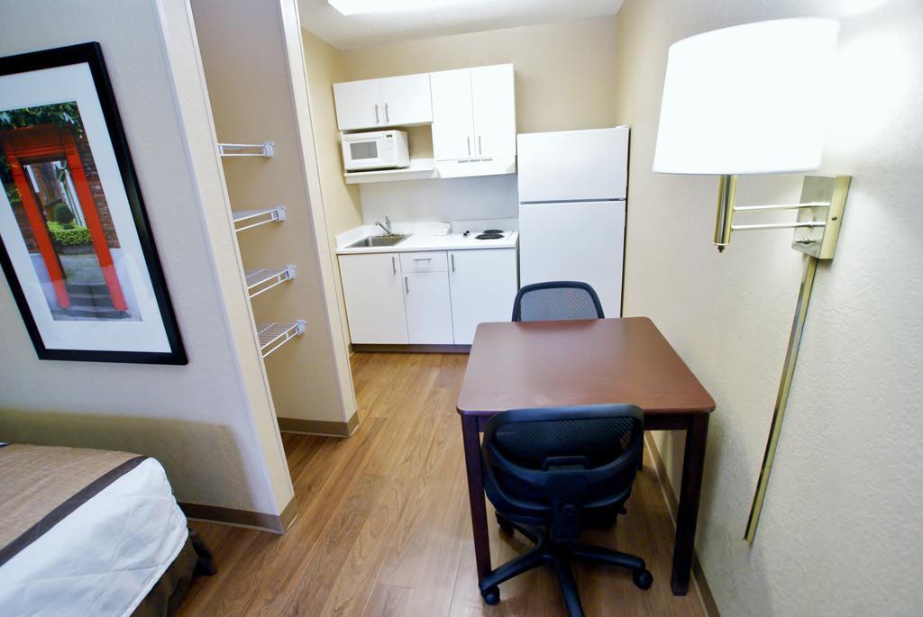 Extended Stay America Select Suites - Greensboro - Wendover Ave - Big Tree Way Kültér fotó